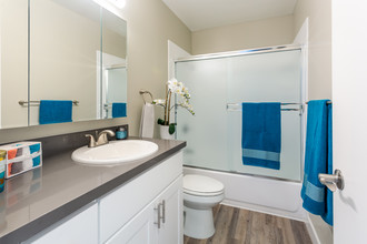 West View Park Apartments in Union City, CA - Building Photo - Interior Photo