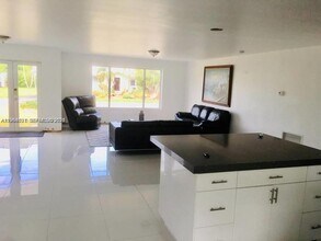 17521 SW 93rd Ave in Palmetto Bay, FL - Building Photo - Building Photo