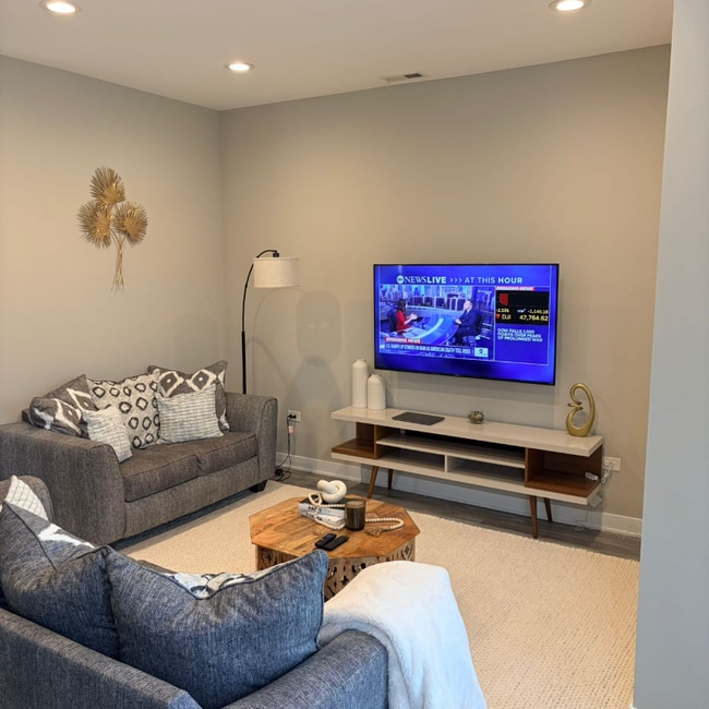 4753 S St Lawrence Ave