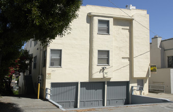 2311 Ivy Dr in Oakland, CA - Building Photo - Building Photo