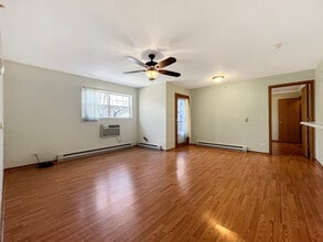 1524 W Sand Bar Ct in Round Lake Beach, IL - Building Photo - Building Photo