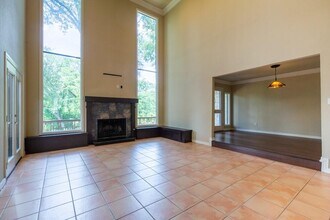 10907 Legends Ln in Austin, TX - Building Photo - Building Photo