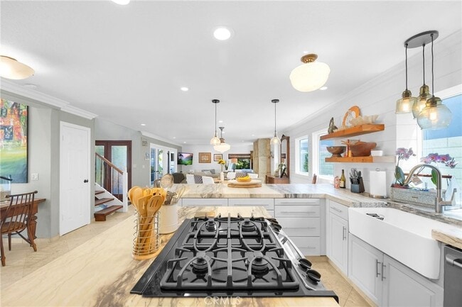 301 Lugonia St in Newport Beach, CA - Building Photo - Building Photo