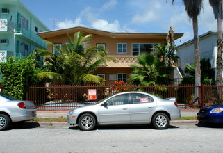 The Palm House in Miami Beach, FL - Building Photo - Building Photo