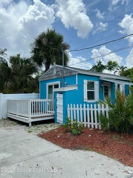 2179 Pineapple Ave, Unit 2 in Melbourne, FL - Building Photo