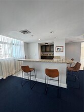 140 S Dixie Hwy, Unit 1035 in Hollywood, FL - Foto de edificio - Building Photo