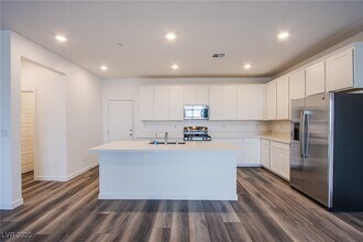 266 Walsh Peak Ave in Henderson, NV - Building Photo - Building Photo
