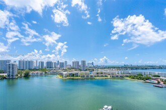 18081 Biscayne Blvd in Aventura, FL - Building Photo - Building Photo