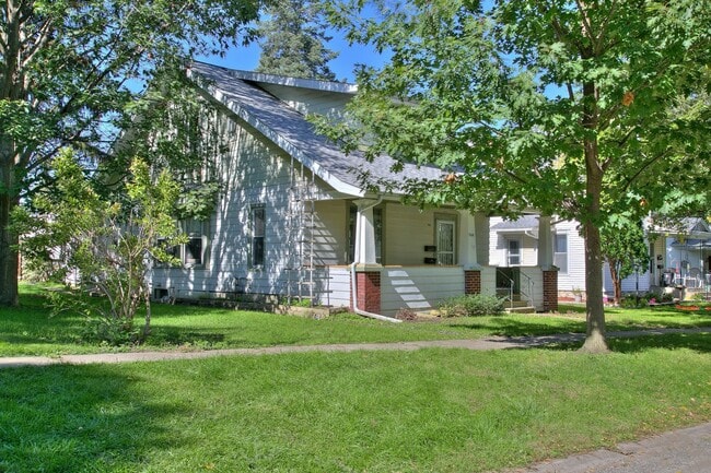 944 14th St in Marion, IA - Foto de edificio - Building Photo