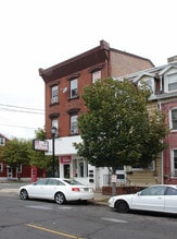 900 S Clinton Ave in Trenton, NJ - Foto de edificio - Building Photo