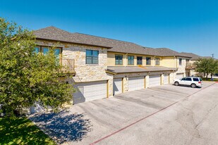 The Retreat At Town Centre in Round Rock, TX - Building Photo