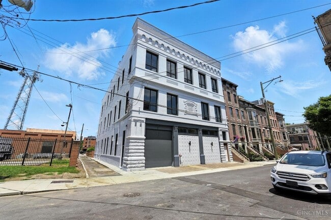 property at 222 W 15th St