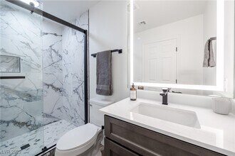 540 W Horizon Ridge Pkwy in Henderson, NV - Building Photo - Building Photo