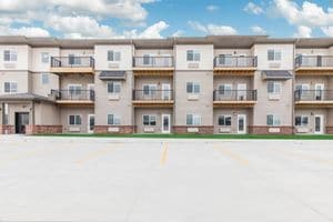 HANGAR 55 AT THEATRE DISTRICT in Hastings, NE - Foto de edificio - Building Photo