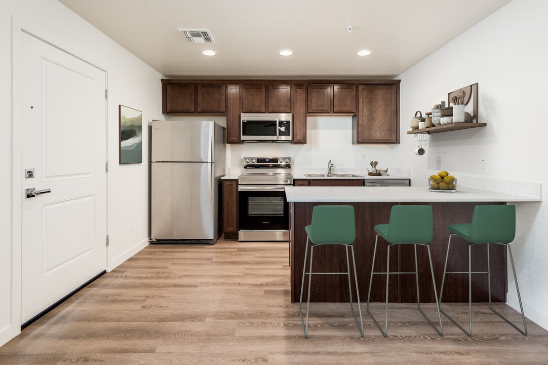 Deer Valley 24 in Phoenix, AZ - Building Photo