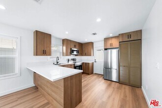 1258 Mariposa St in Glendale, CA - Foto de edificio - Building Photo