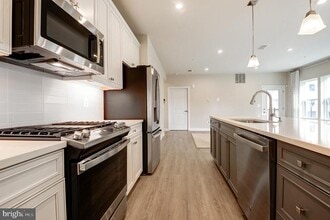 4395 Peach Lily Ln in Chantilly, VA - Building Photo - Building Photo
