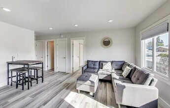 3411 Adeline St in Berkeley, CA - Foto de edificio - Building Photo