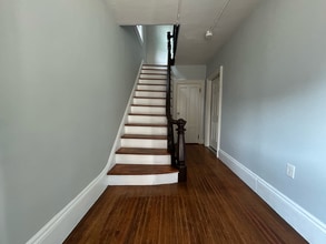 18 Bowdoin St, Unit 18 Bowdoin Apt2 in Worcester, MA - Building Photo - Building Photo
