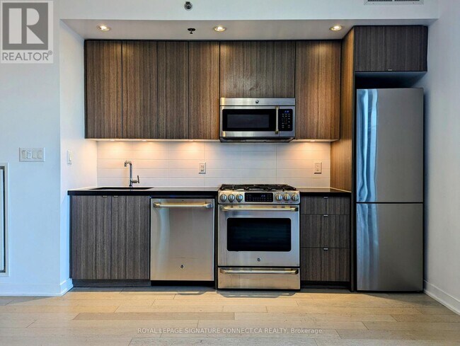 88-488 Colgate Ave in Toronto, ON - Building Photo - Building Photo
