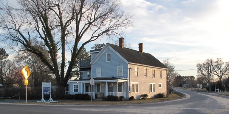 502 Buckley Hall Rd in Dutton, VA - Foto de edificio