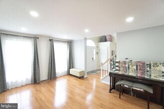 113 N Stone Ridge Dr in Lansdale, PA - Building Photo - Building Photo