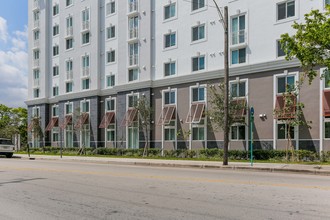 The Pearl Apartments in Miami, FL - Foto de edificio - Building Photo