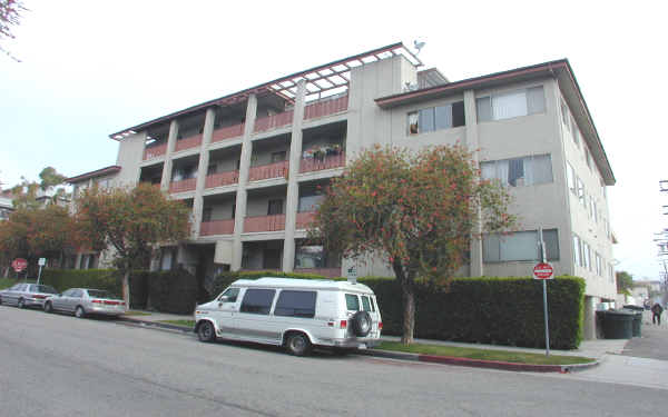 202 N Clark Dr in Beverly Hills, CA - Building Photo - Building Photo