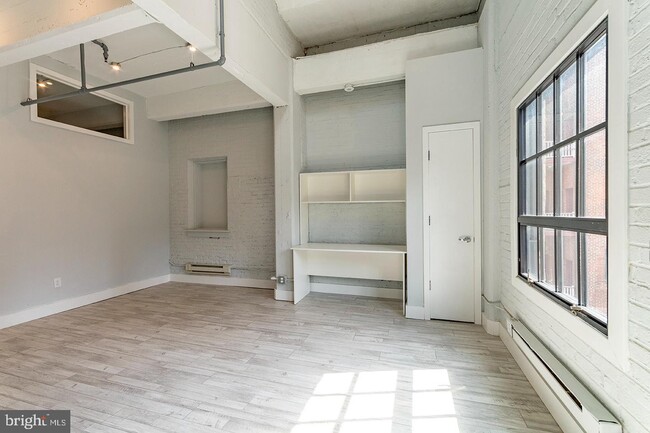 413 S 13th St-Unit -406 in Philadelphia, PA - Building Photo - Building Photo