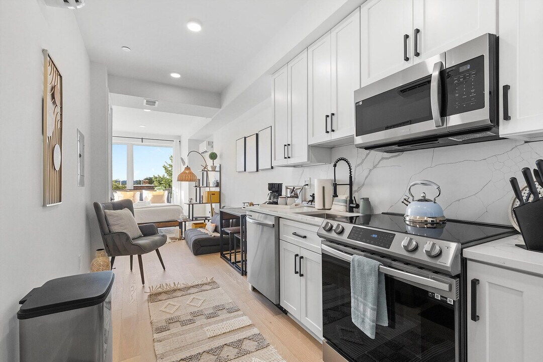 1724 H St NE in Washington, DC - Building Photo