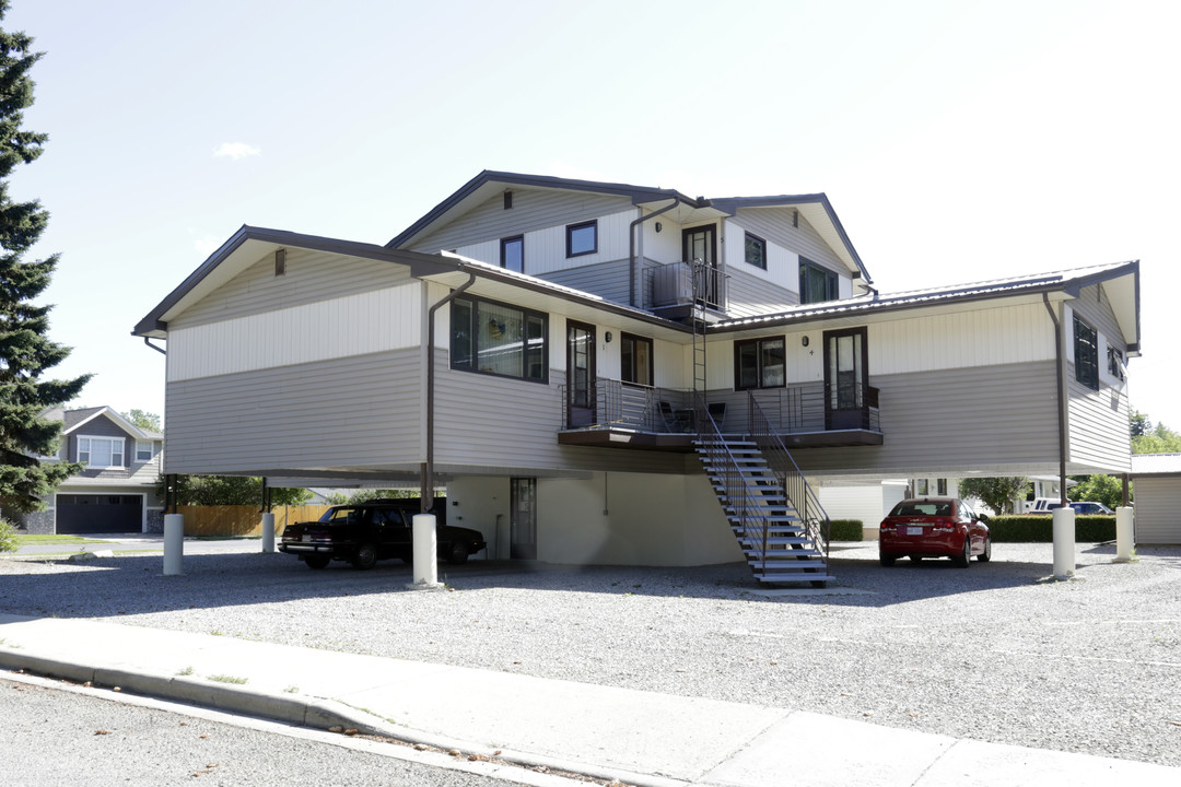 815 Macleod Trl SW in High River, AB - Building Photo