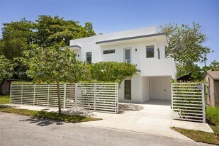3823 Thomas Ave in Miami, FL - Building Photo