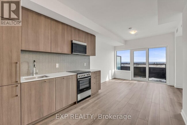 7437 Kingston Rd in Toronto, ON - Building Photo - Building Photo