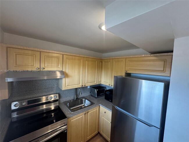 1201 SW 42nd Ave in Miami, FL - Building Photo - Building Photo