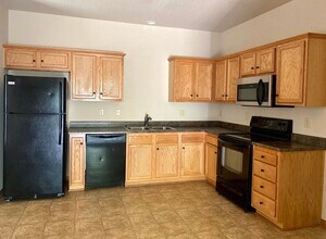 900 Oakbrook Pl in Manhattan, KS - Building Photo - Building Photo