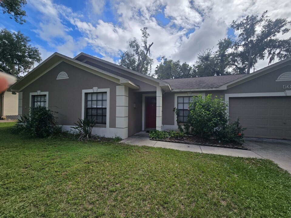 501 W Saunders St in Plant City, FL - Building Photo