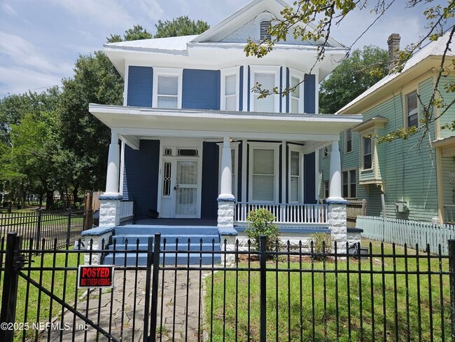 property at 307 E 9th St