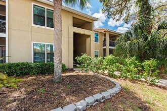 4057 Crockers Lake Blvd, Unit 13 in Sarasota, FL - Building Photo - Building Photo