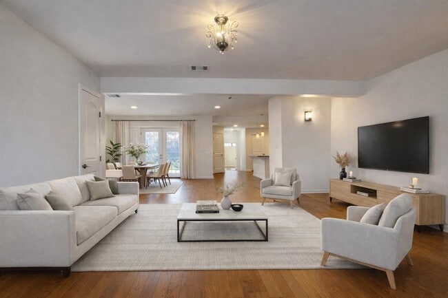 property at 2003 Patton Ln