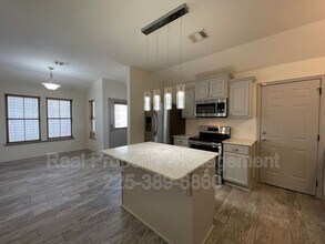 957 Sedona Pines Dr in Baton Rouge, LA - Building Photo - Building Photo