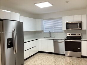 7435 SW 23rd St in Miami, FL - Building Photo - Building Photo