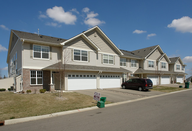 Independence Drive Apartments in Northfield, MN - Building Photo - Building Photo