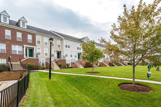 Townes at Village Center in Reisterstown, MD - Foto de edificio