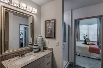 Promenade at Las Colinas in Irving, TX - Foto de edificio - Building Photo
