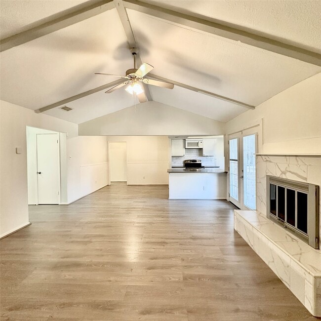 3803 Black Cricket Ct