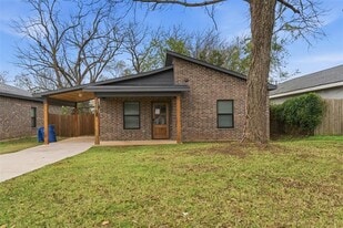 116 Harrison St in Denison, TX - Building Photo