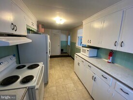 1091 Benjamin Franklin Hwy in Douglassville, PA - Building Photo