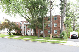 41 W Beacon St in West Hartford, CT - Building Photo - Building Photo