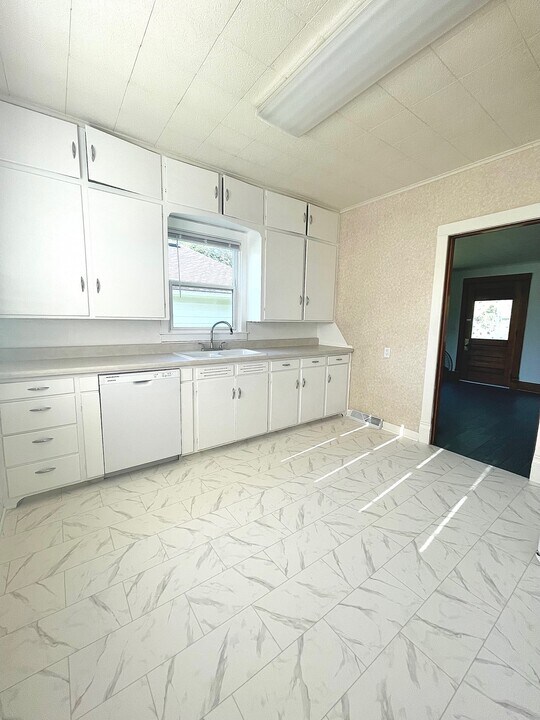 1016 Stephenson Ave in Escanaba, MI - Building Photo