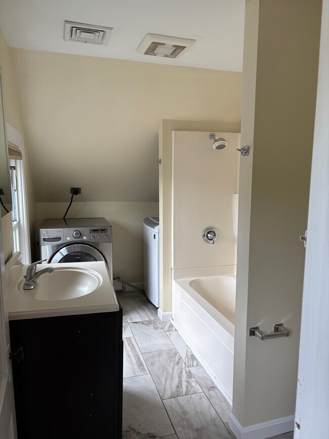 1179 Main St, Unit 3 in Fairfax, VT - Foto de edificio - Building Photo